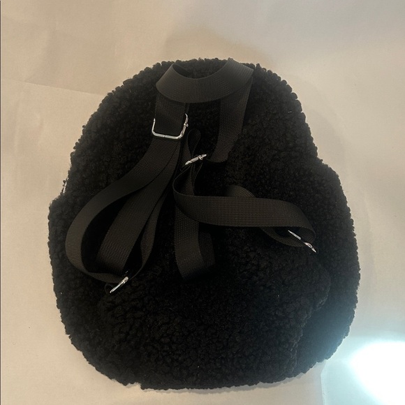 Art Class Faux Fur Sherpa Black Fuzzy Backpack Silver Front Zipper nwot - Picture 3 of 6